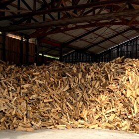 3 Stères de Bûches 25 cm en Vrac (1,8m3) chêne/hêtre/charme stocké sous entrepôts au sec